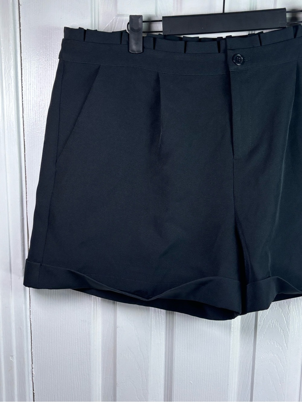 VENUS Black Women's Flat-Front Cuffed Dress Shorts - Picture 3 of 14